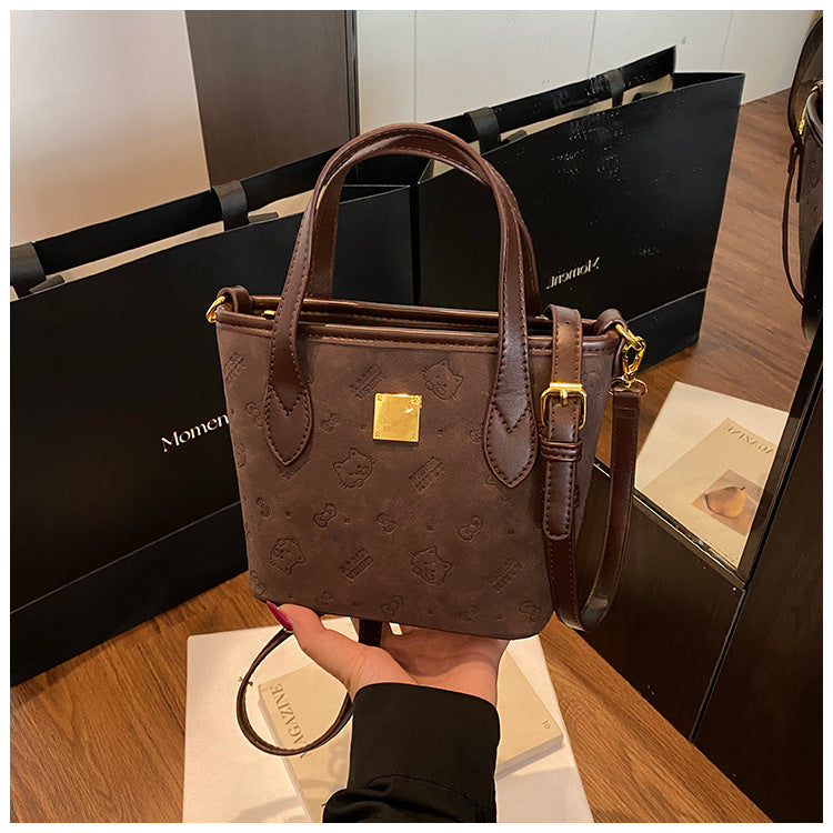 Simple and stylish crossbody bucket bag, 2025 autumn/winter vintage-inspired commuter casual bag, understated luxury niche handbag, shoulder bag