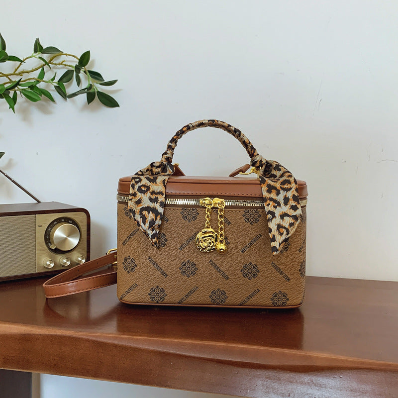 2025 new box bag silk scarf high-end fashion printed letter versatile shoulder crossbody small square bag