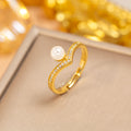 J17 gold-pearl ring
