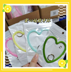 New stylish heart-shaped wristband liquid silicone bracelet, compatible with all phone cases, accessories, and anti-lost lanyard