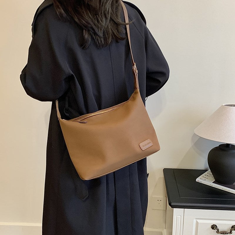 Simple tote bag Student class shoulder bag Large capacity messenger bag Fashion leisure commuter bag Foreign style women's bag