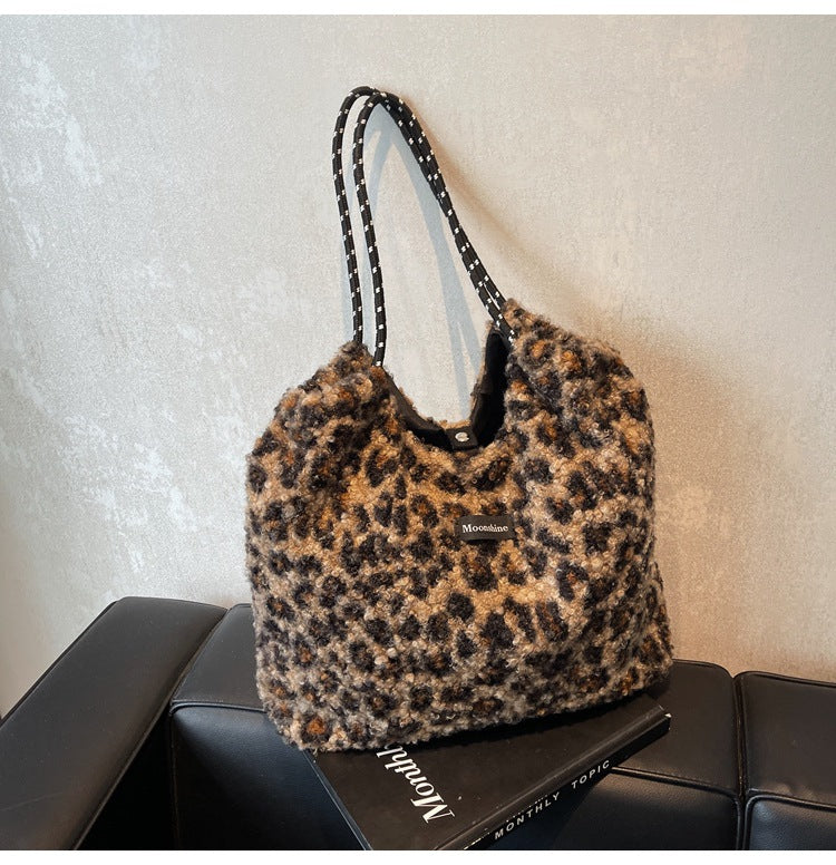 Shoulder bag, foreign style leopard print plush trend chain 2025 new model, versatile personality, simple fashion and casual support