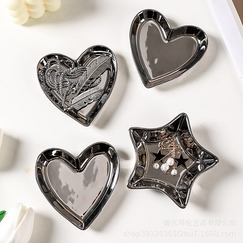 Trendy, electroplated silver heart ceramic plate - high-end desktop organizer for jewelry and cosmetics