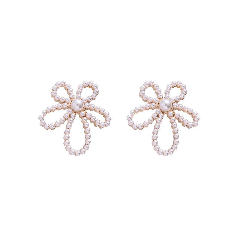 French retro hollow flower stud earrings for women, korean style ins unique pearl earrings, simple, exquisite, and versatile ear accessories