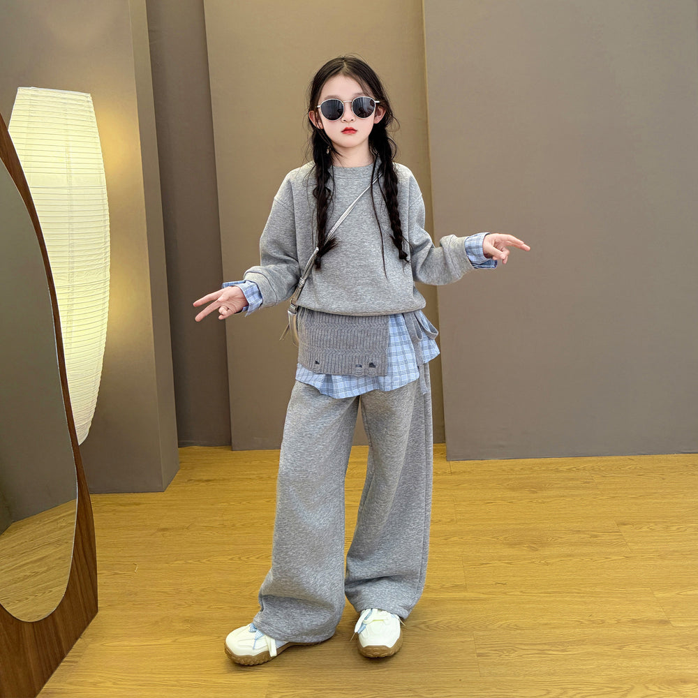 Super cute girls' activewear set, new for spring ! stylish three-piece set for girls, featuring a trendy drawstring hoodie and sweatpants