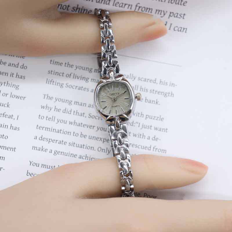 Cast niche high-end bracelet watch easiest for match small sugar cube alloy watch women's waterproof quartz watch wholesale