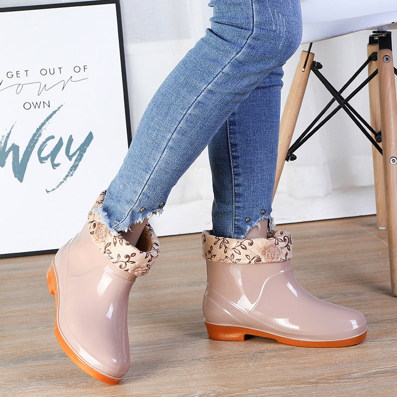 Wholesale women's safety short boots: low-cut, waterproof, non-slip rain boots for kitchen work, thickened and warm rain boots for adults