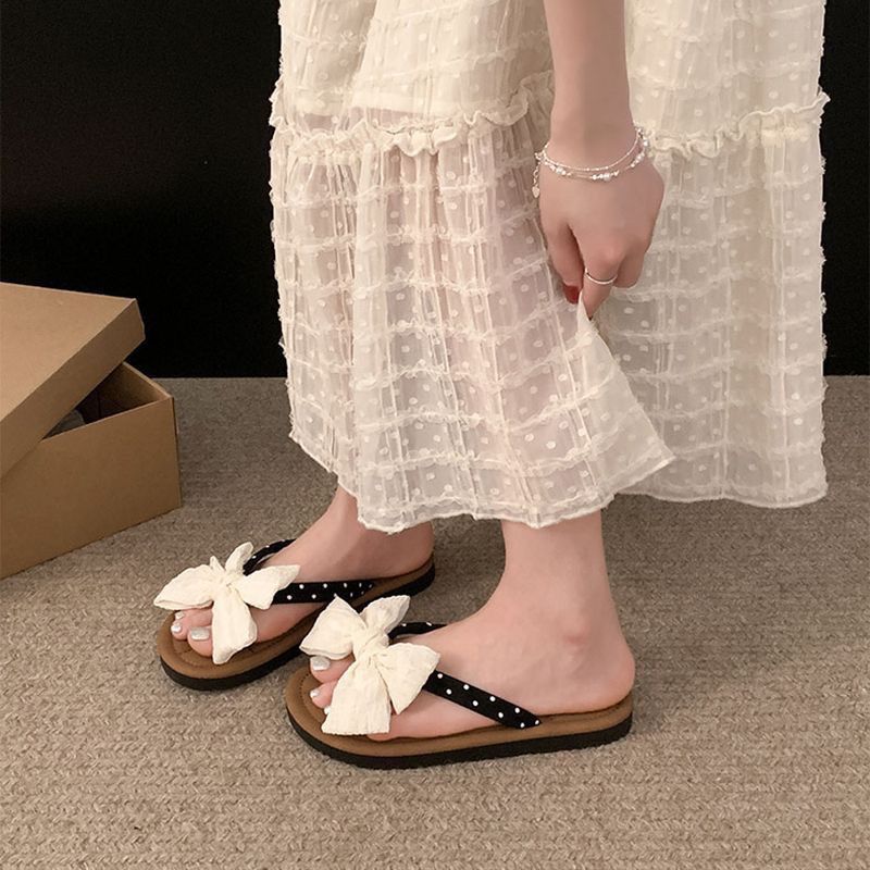 2025 new ins style super cute bowknot flat flip-flops women's summer outdoor wear with skirt hot-selling non-slip sandals