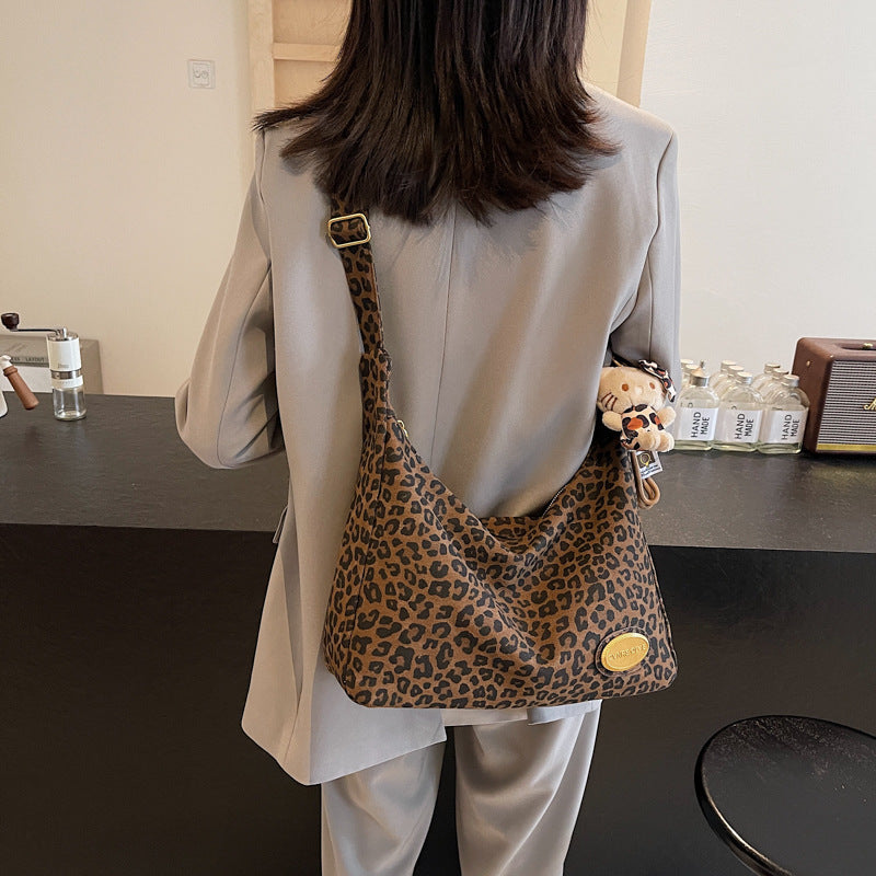 Fashion leopard print tote bag women's 2025 new autumn and winter popular commuter bag large capacity shoulder messenger bag