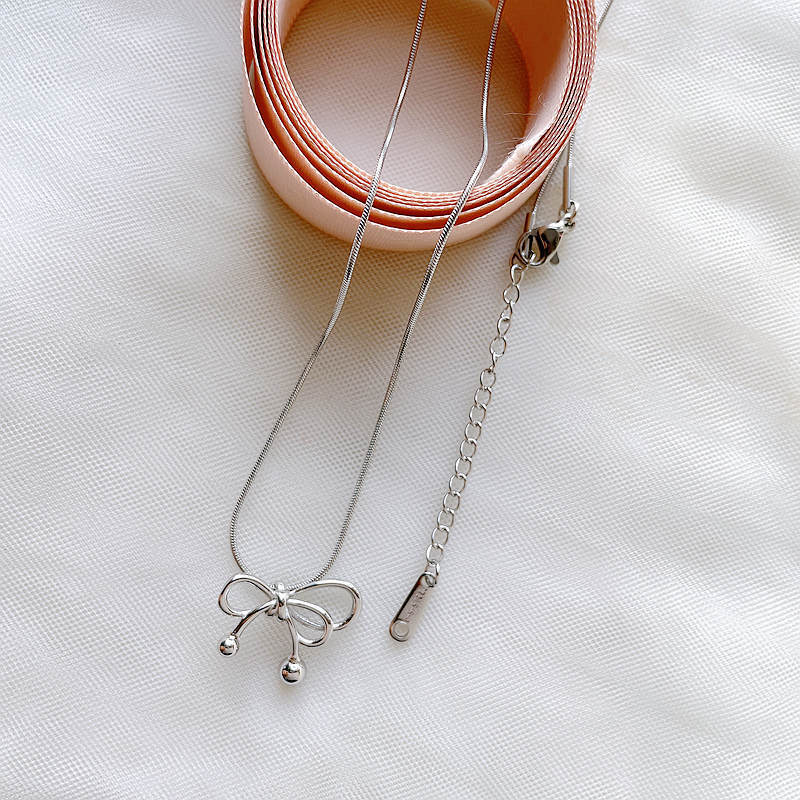 [no need to take off when taking a bath] hollow bow titanium steel necklace 2024 new trendy design hollow clavicle chain