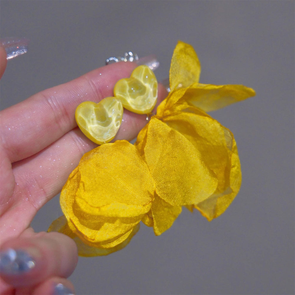 Beachy heart petal earrings - ethereal, high-end, sweet studs for a flattering and chic look (suitable for round faces)
