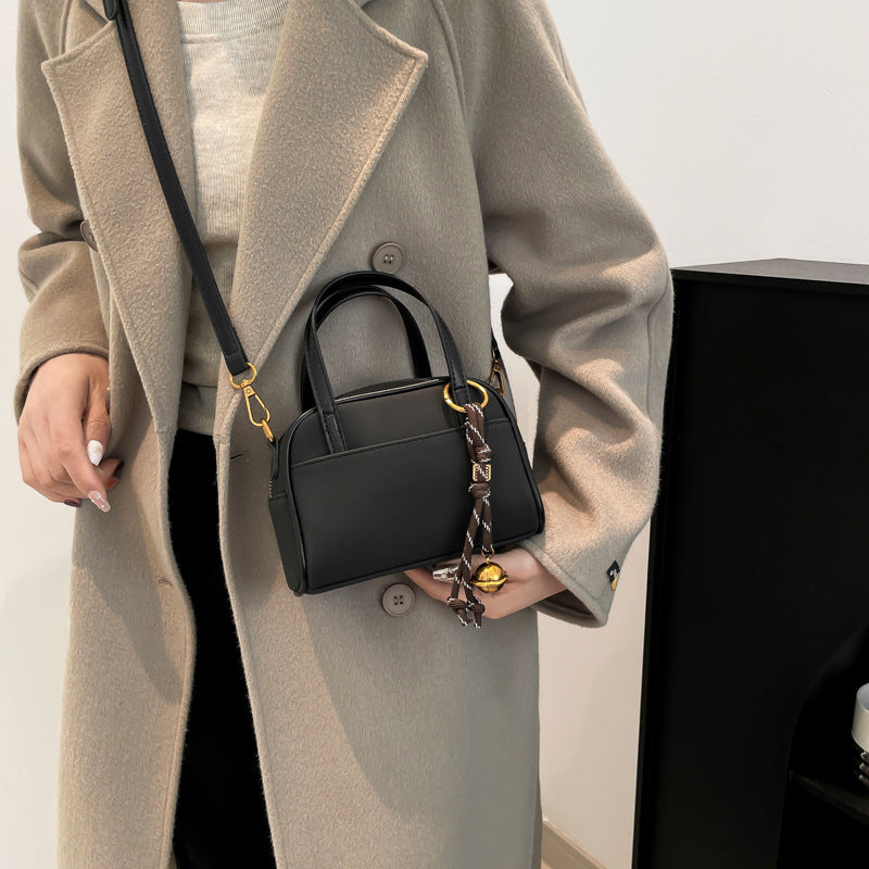 Retro niche large-capacity bag women's winter 2025 new simple underarm bag versatile large-capacity tote bag