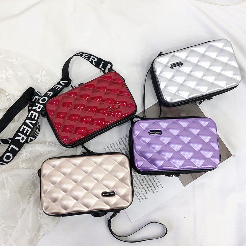 Manufacturers customize a variety of multi-color makeup bags, textured corporate gifts, portable anti-wash bags, and large-capacity travel storage boxes.