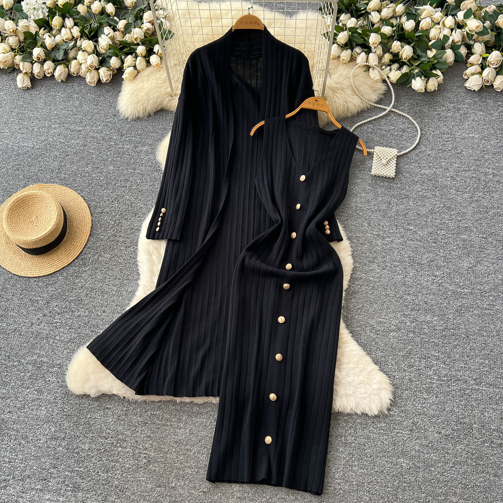 Elegant and chic: oversized knit cardigan with midi length + sleeveless bodycon dress with metallic buckle detail
