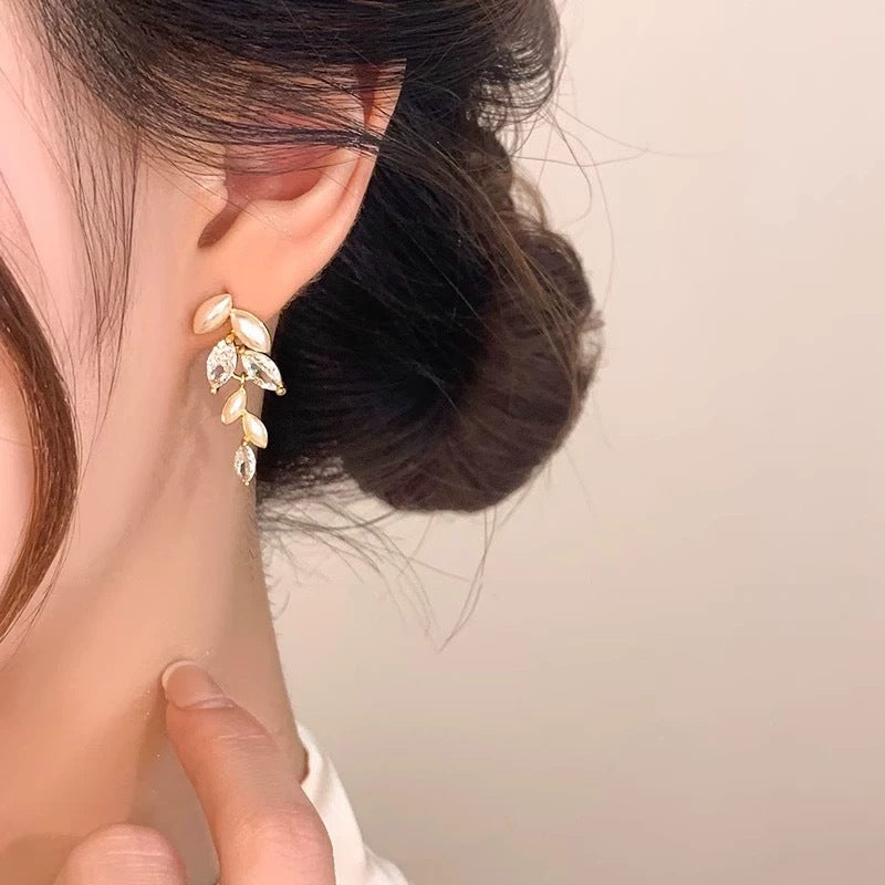 Super flash full zirconium leaf tassel earrings for women niche styleclassyelegant earrings elegancecasual earrings earrings wholesale