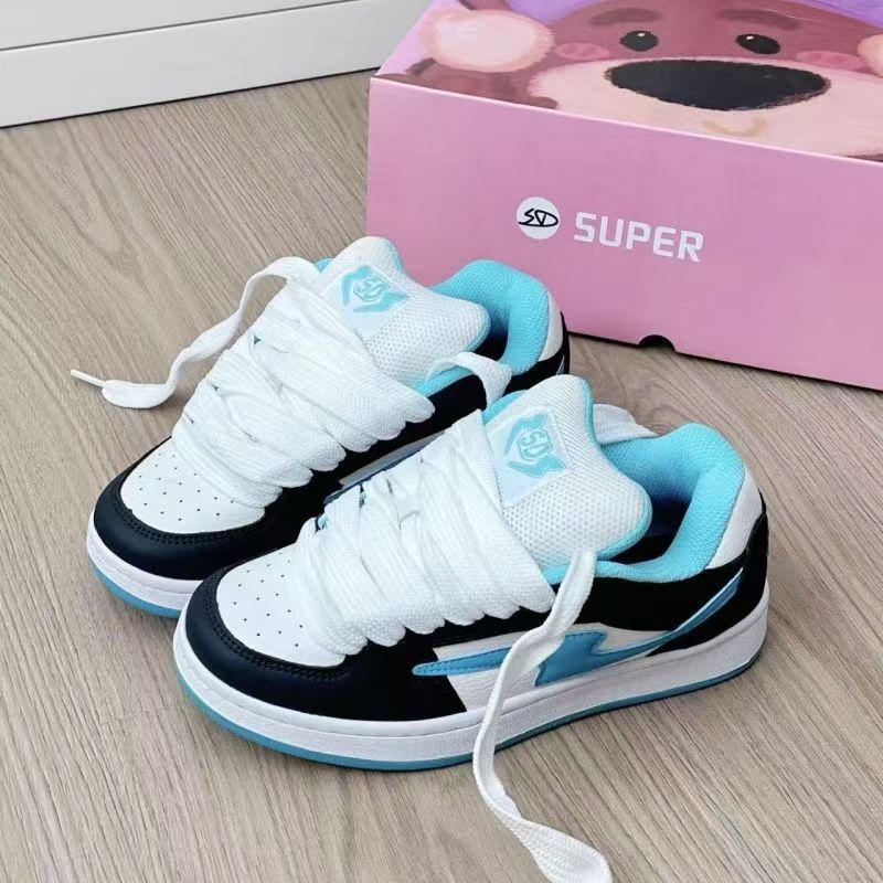 2025 black and white panda board shoes ins original niche lightning bread shoes casual versatile white shoes children