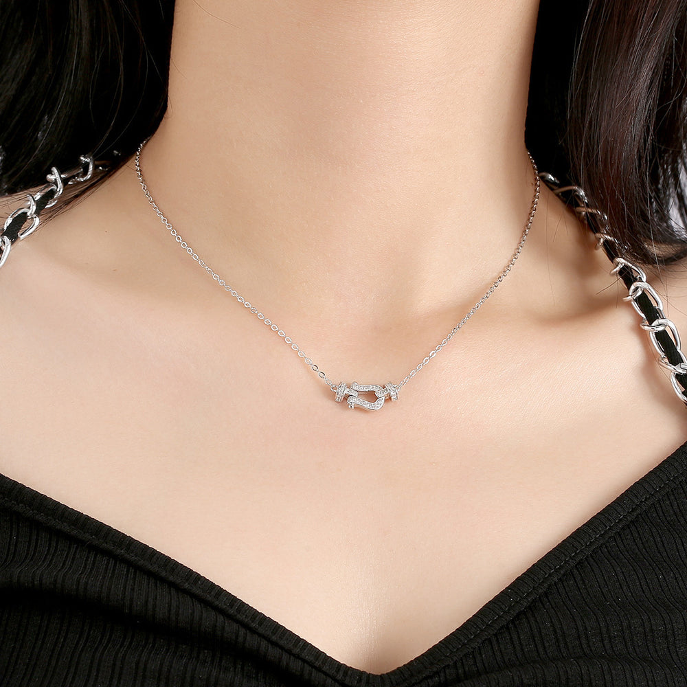 Luxurious full diamond horseshoe buckle titanium steel necklace women's easiest for matchwork clothingniche styleaccessible luxuryclassysensecasualfashion collarbone chain