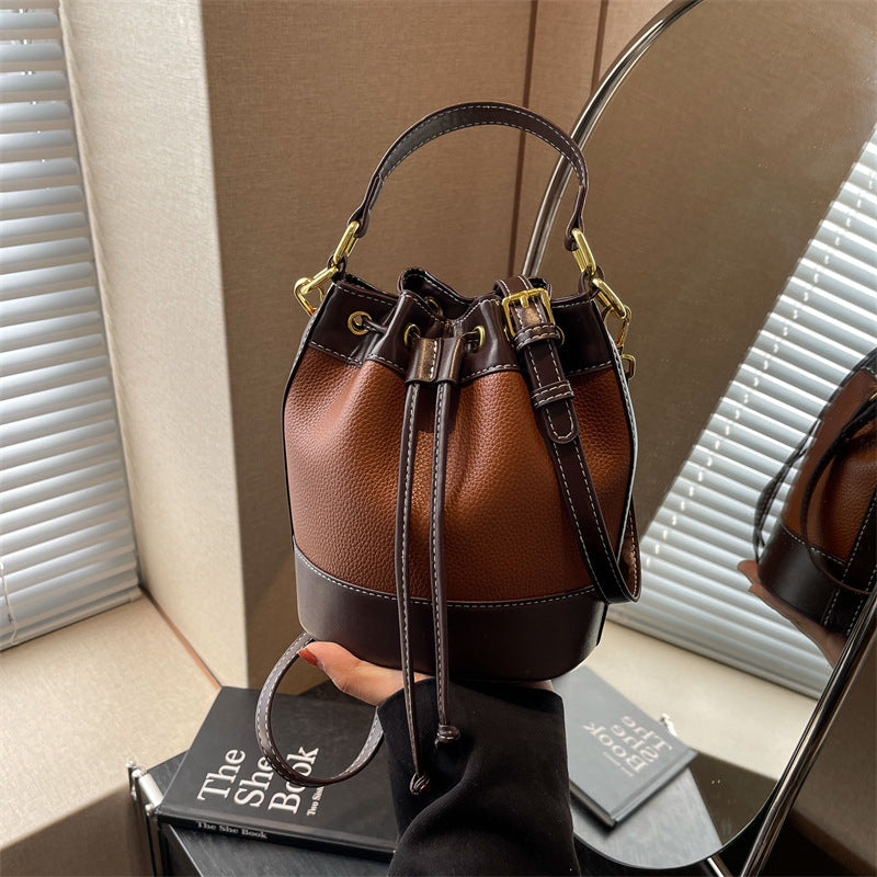 Foreign orders are popular this year, niche bags 2025 new women's bags, fashionable and versatile messenger bags, commuter hand-carried bucket bags.
