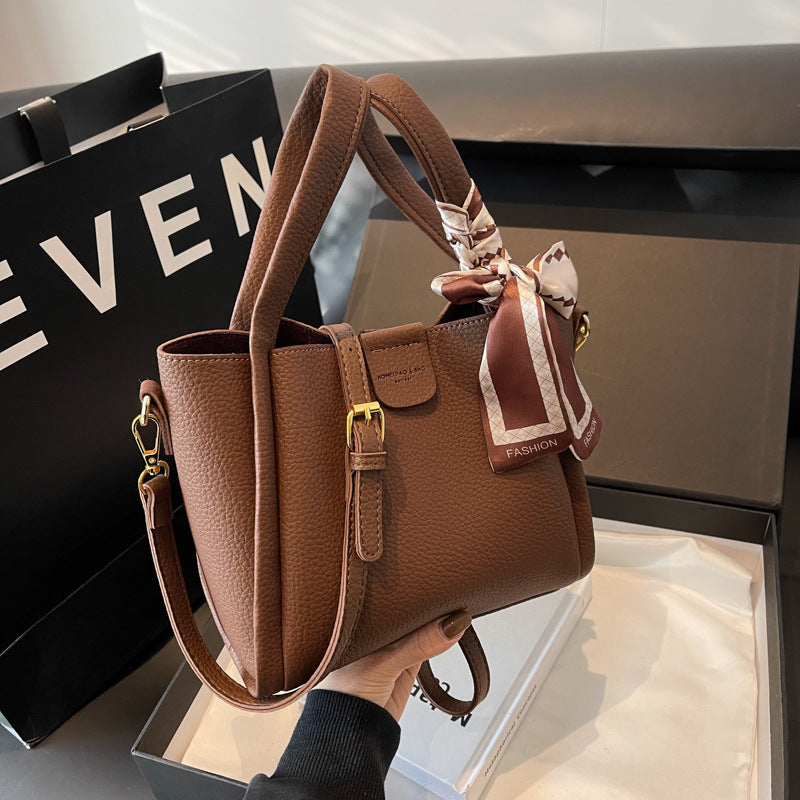 Retro bag women 2025 new Korean version fashionable solid color bag large capacity shoulder bag popular portable bucket bag