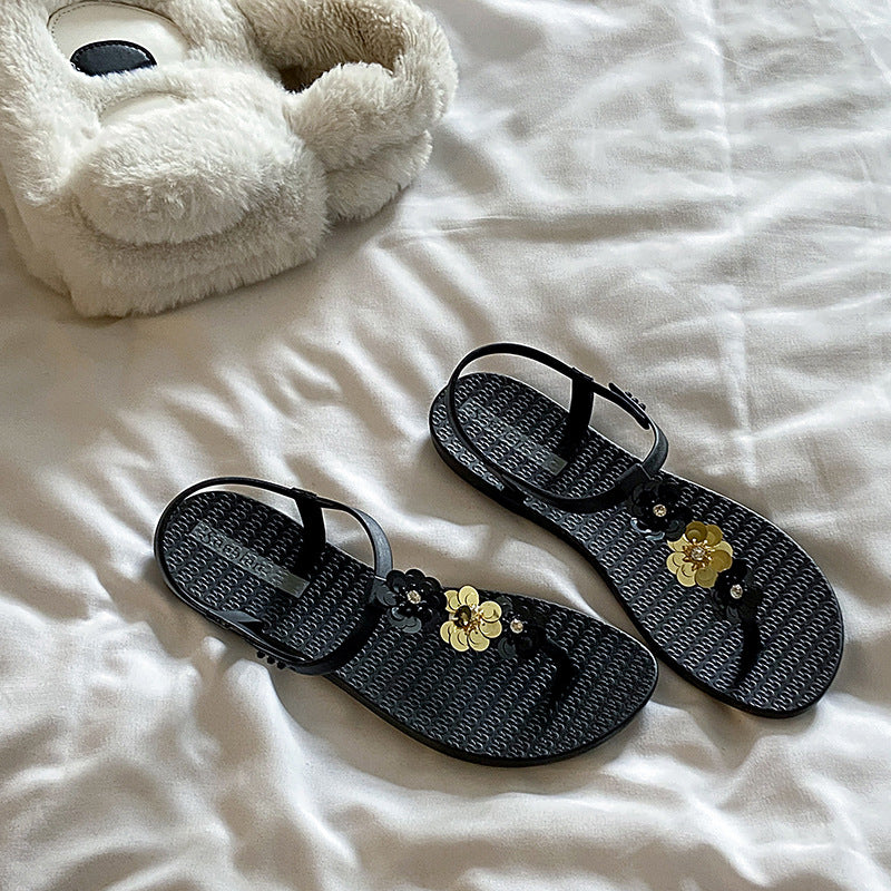 New women's flip-flop sandals: summer fashion, trendy open-toe beach sandals with buckle straps and roman-style sequin detail – perfect for outdoor wear