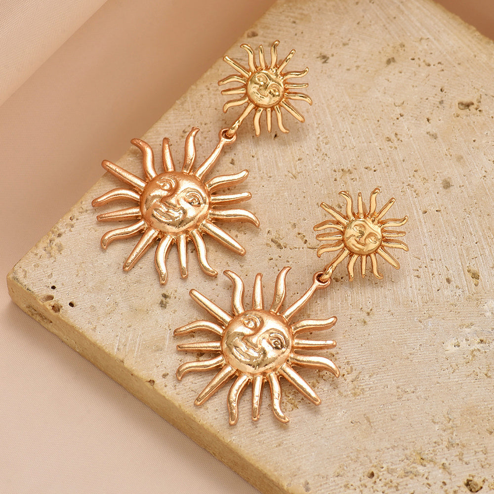 Wholesale sun-shaped earrings: cross-border retro trendy earrings, niche light luxury, high-end stud earrings, smiley face dangle earrings for women