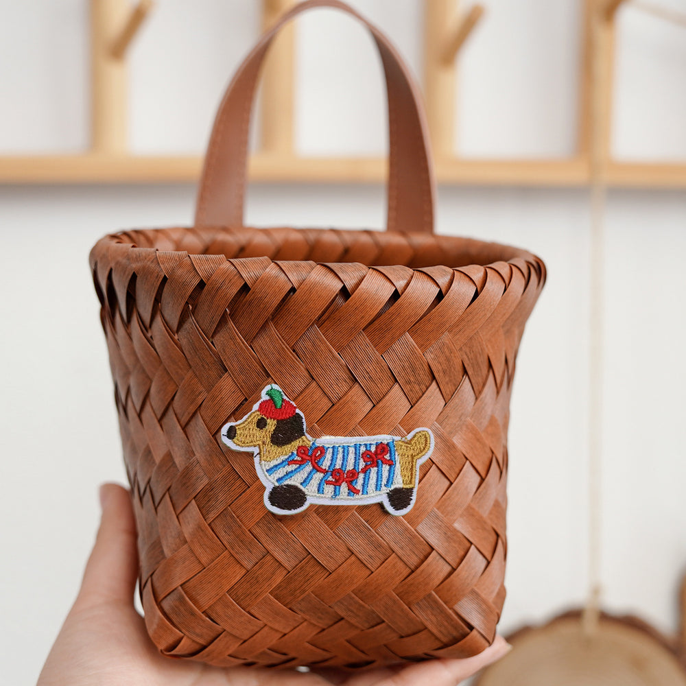 Wall-mounted hand-woven storage basket, toy sundries storage box, ginger and garlic storage basket, imitation rattan woven wash basin storage basket
