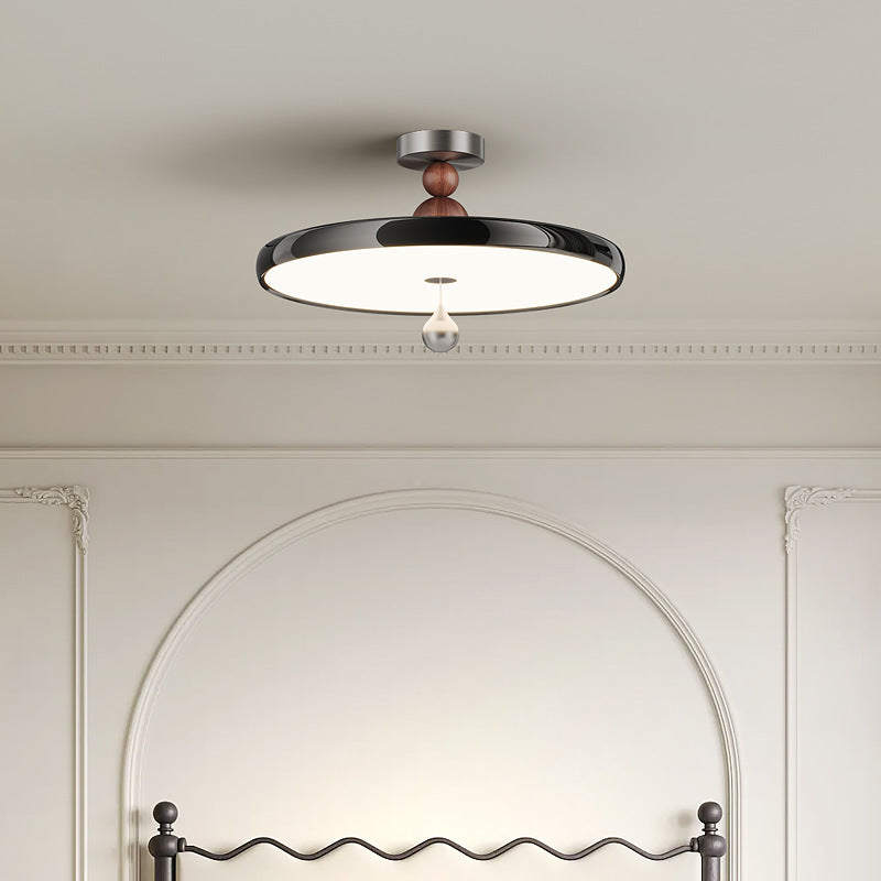 [Strict selection] American pastoral retro chandelier 2025 new French cream wind walnut color eye protection room light
