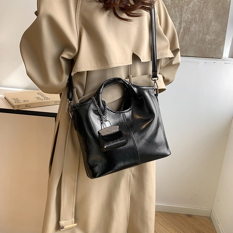 Cross-border retro women's portable tote bag women's bag 2025 autumn and winter new commuter shoulder messenger bag mother and child bag