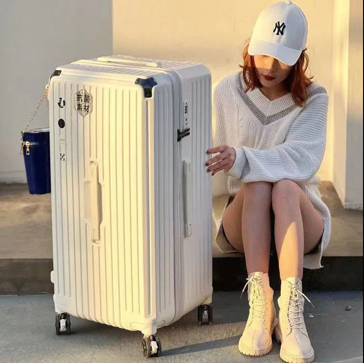 One piece of large-capacity suitcase, suitcase, high-value, large-capacity aluminum alloy corner universal wheel PC case.