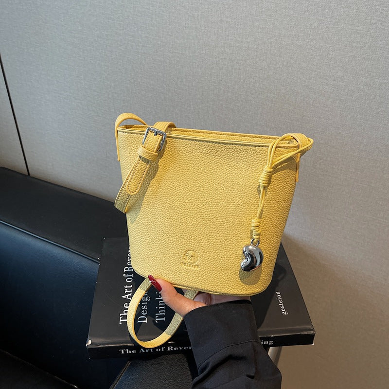 Foreign trade is popular this year, small bags for women's 2025 new fashion versatile messenger bags, super fire shoulder bucket bags