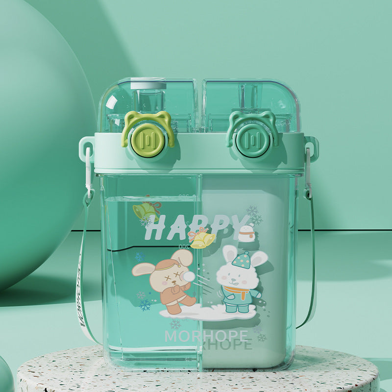 Ready-to-ship water bottles for kids, featuring a divided design for dual drinking options. stylish and portable, perfect for outdoor adventures and travel, suitable for both boys and girls