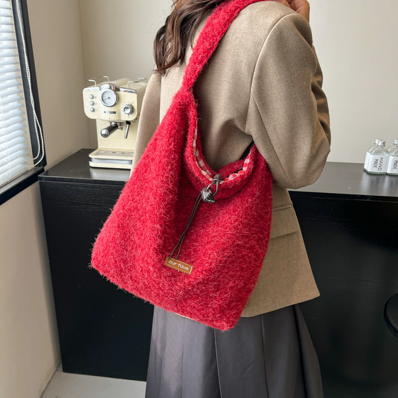 Gentle milk powder color wool bag fashion shoulder messenger bag autumn and winter new plush double-sided bag premium bucket bag