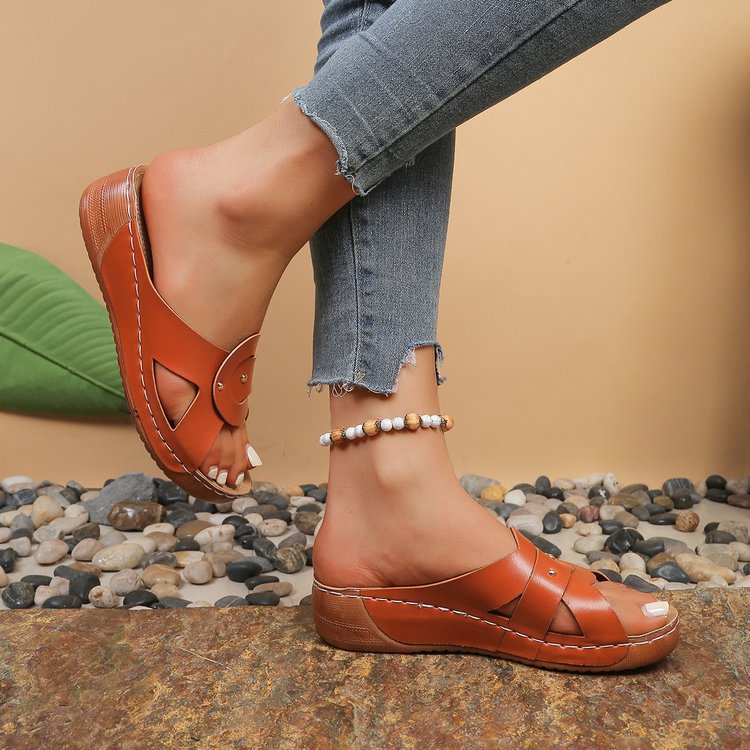 Southeast asia export new arrival wedge hollow one-piece slippers women's cross-border open toe rivets lightweight thick sole beach sandals