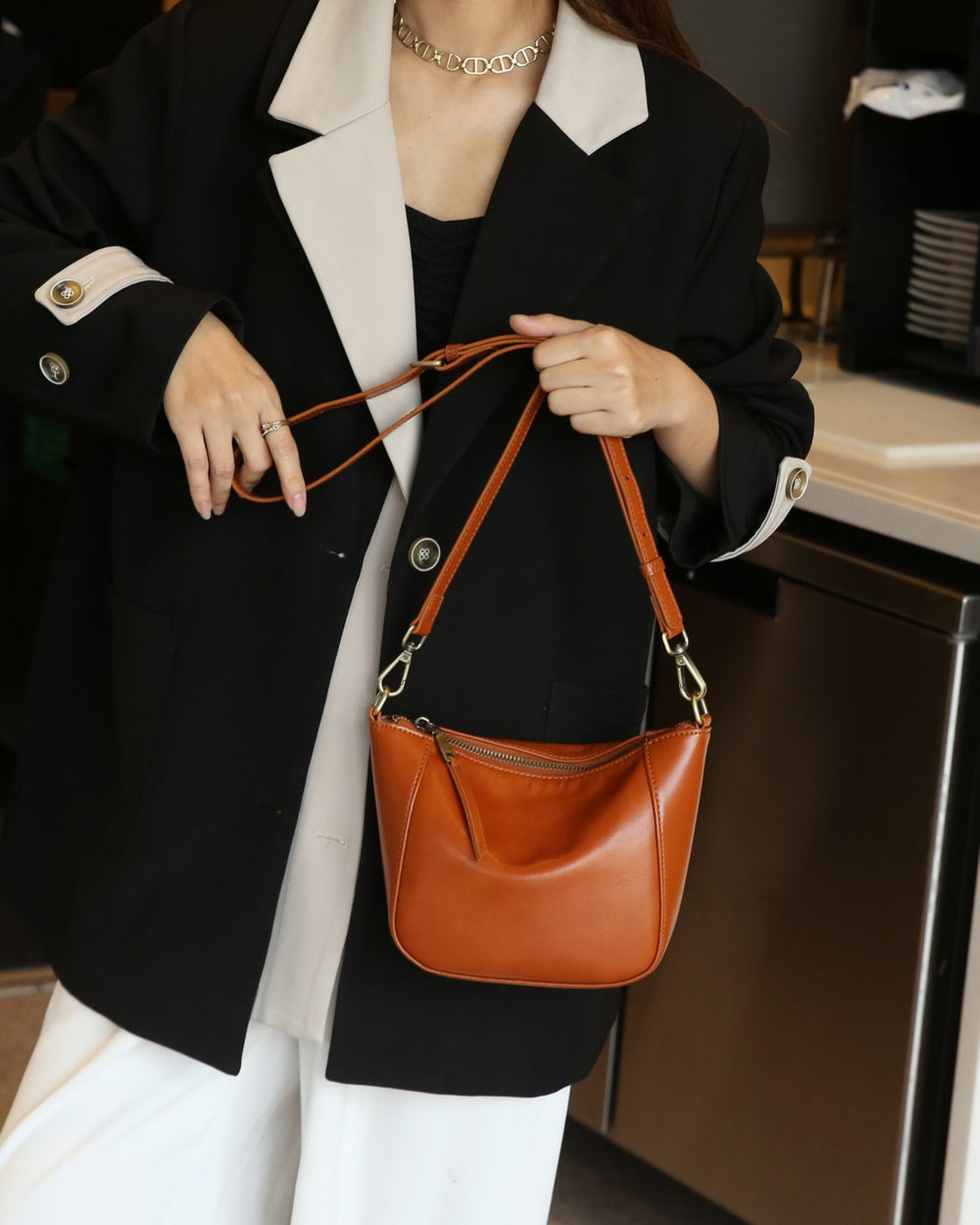 Genuine leather bag women's 2024 spring and summer new arrivalclassy niche small toe first layer cowhide women's bag shoulder crossbody bag