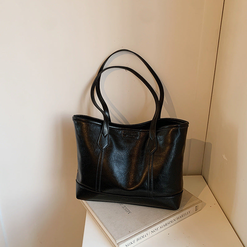 Retro large-capacity bag women's 2025 winter new shoulder bag fashionable foreign style fashionable commuter tote bag