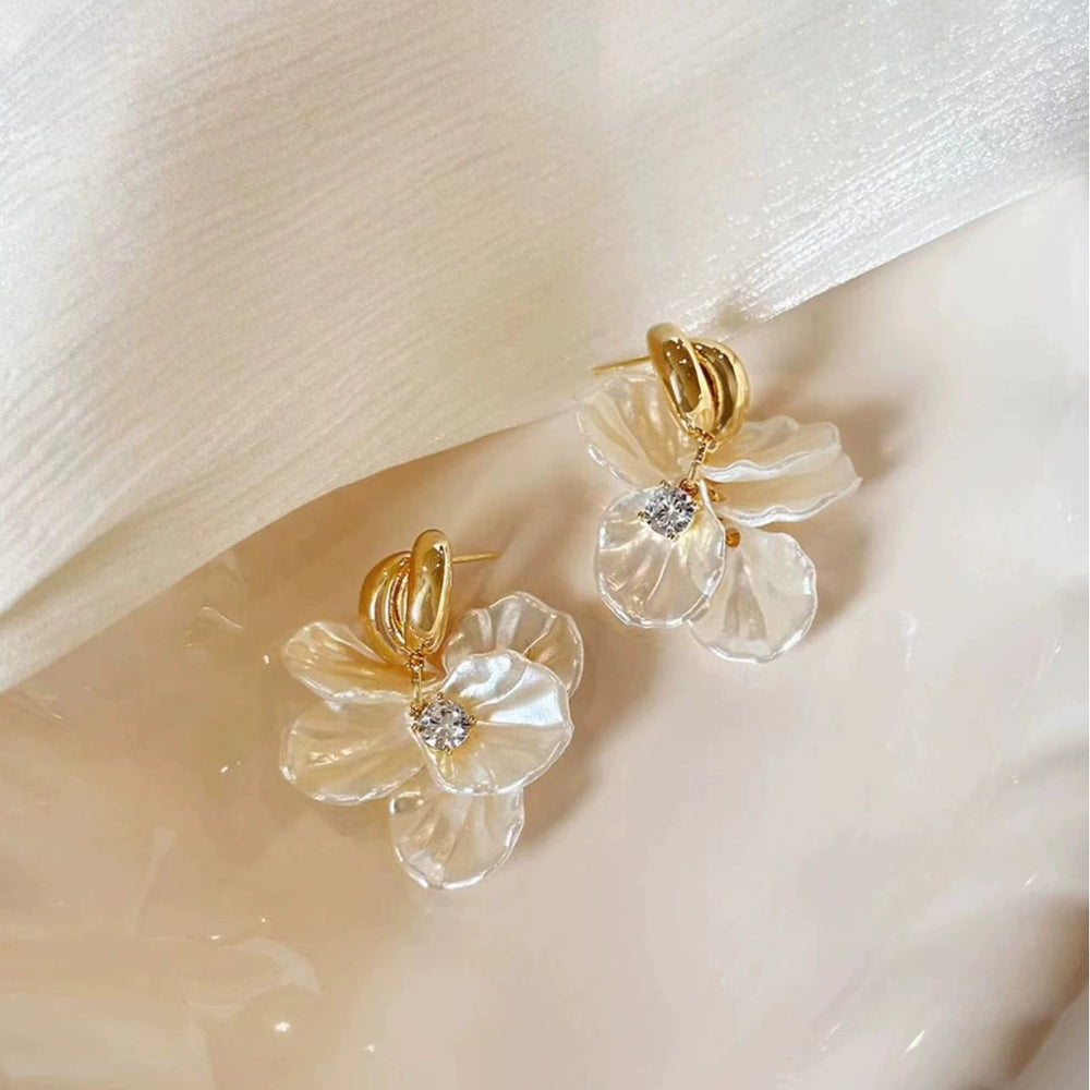 Spring break style white floral earrings - unique dopamine studs, niche design, versatile earrings