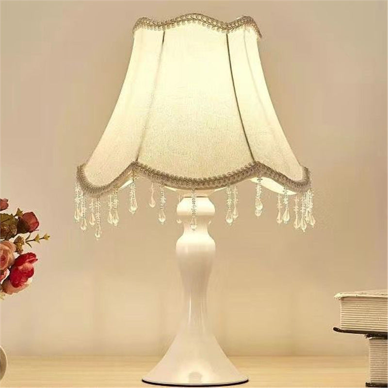 European-style bedroom decor: cozy retro table lamp for wedding rooms - creative, modern, unique, romantic night light with adjustable brightness for nursing