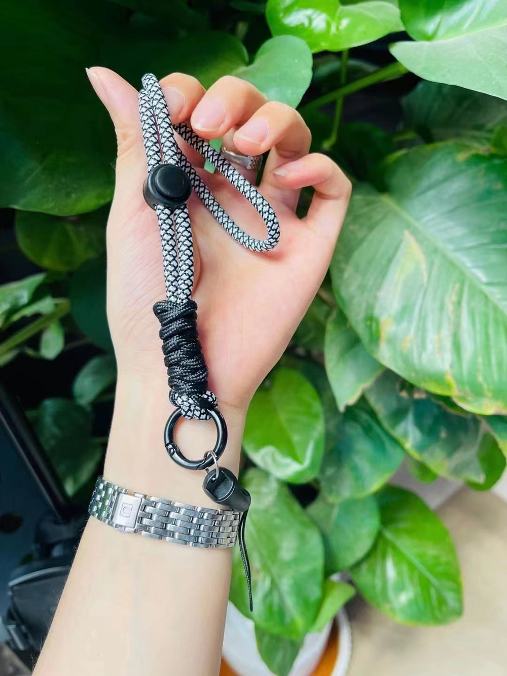 New arrival mobile phone contrast color lanyard halter anti-lost adjustable wrist rope keychain hand-woven rope two-color hand rope