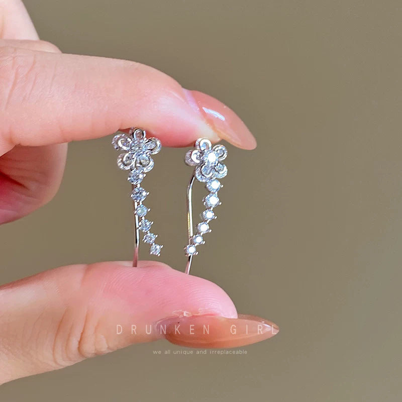 Korean-style exquisite diamond-studded flower stud earrings with an integrated ear row design. a touch of luxury, elegant and chic. trending influencer-approved accessories