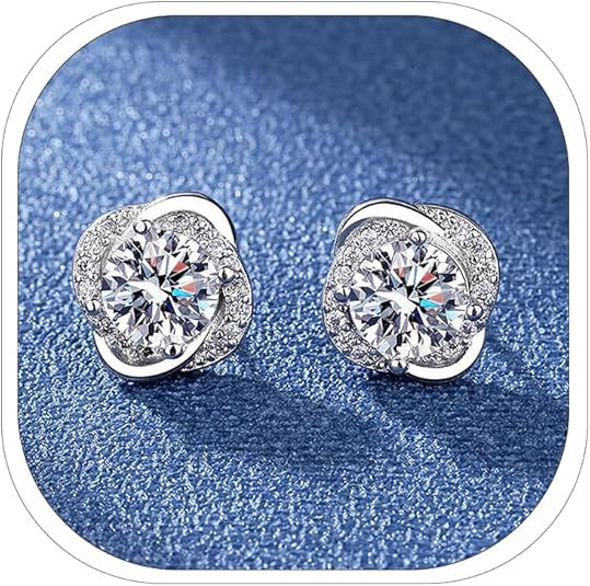Lucky clover stud earrings - chic & trendy