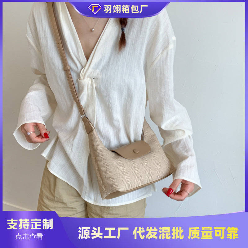 Foreign trade is popular this year, handheld small bags for women 2025 new fashion shoulder dumpling bags, commuter messenger bags to work