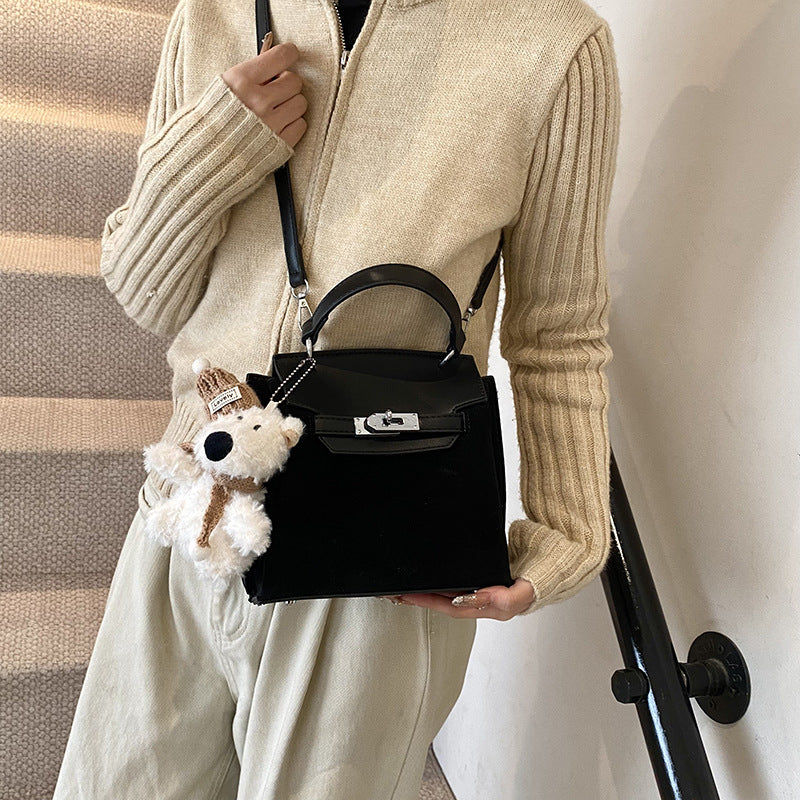 Retro niche suede bag women's 2025 new autumn and winter versatile messenger bag super fire handbag small bag