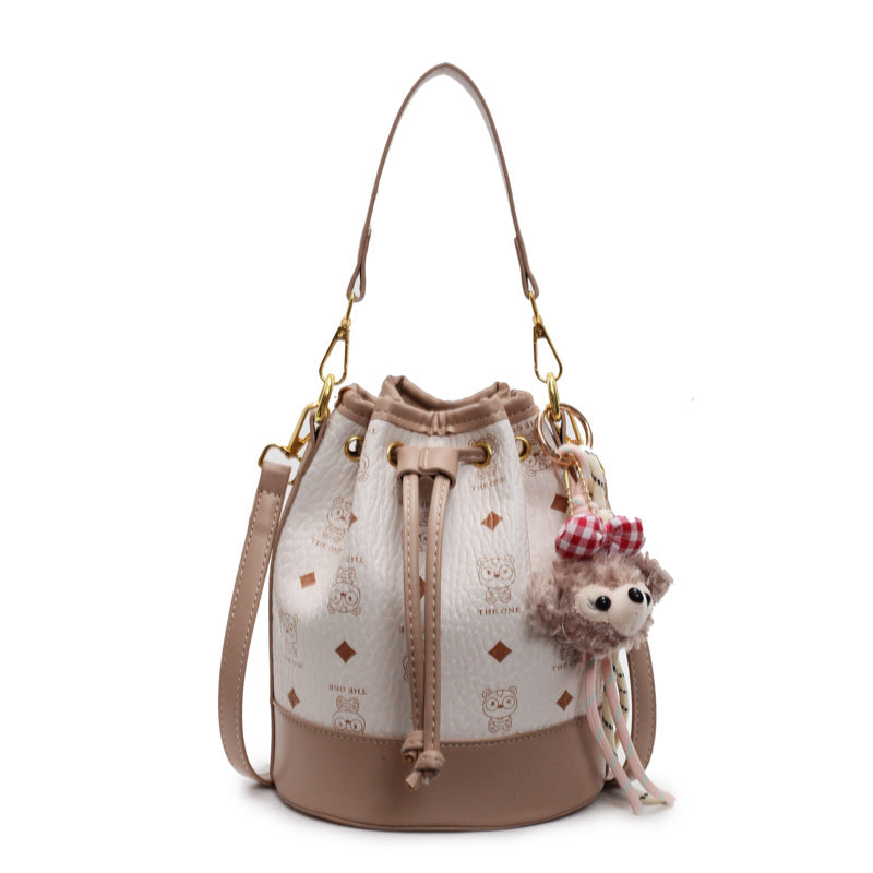 High-end fashion bucket bag  new large-capacity trend casual shoulder bag commuter versatile messenger bag women