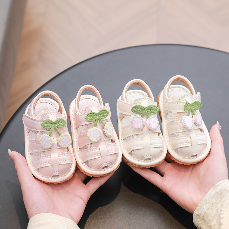 Baby girl's closed-toe sandals, cartoon cherry princess shoes, new summer collection for girls, soft sole non-slip first walking shoes with squeakers