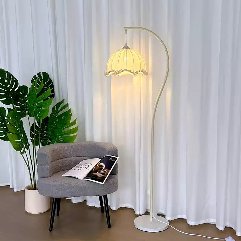 Retro internet celebrity lotus leaf floor lamp s-shaped medieval style living room tea room wabi-sabi vertical lamp bedroom study eye protection lamp