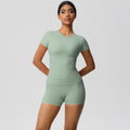 European and american style fleece-lined quick-dry short-sleeve yoga set with pocketed shorts for outdoor running and fitness
