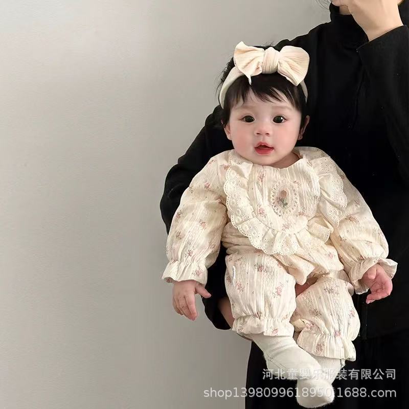 Newborn baby stylish & chic spring outfit: floral princess romper for baby girls - perfect for spring and 100-day celebrations
