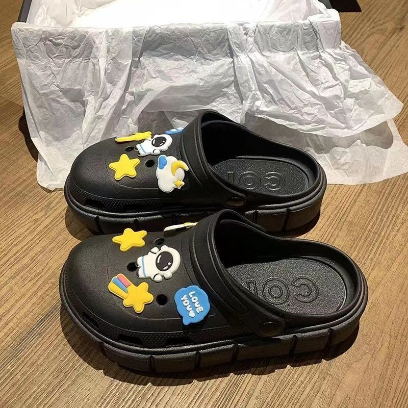 2024 hot style clogs for women wholesale summer outwear cute cartoon toe cap two-wear beach popular height-increasing sandals