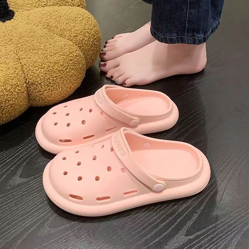 Summer clogs for women, high-end 2024 new style, cute beach sandals for outdoor wear, non-slip flat sandals