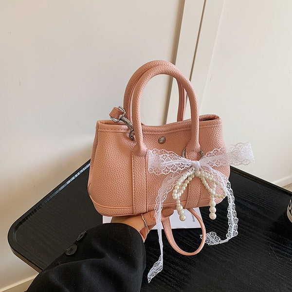Fashion handbags are popular this year, casual commuting messenger bags, new Korean version of foreign style versatile travel shoulder bags